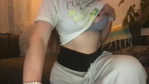 Snapshot of baby1865385 chatting on 03/01/26, 04:58 baby1865385 online show from 03/01/26, 04:58