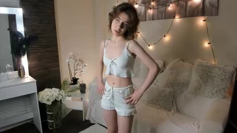 Shayna online show from 11/25/25, 03:12