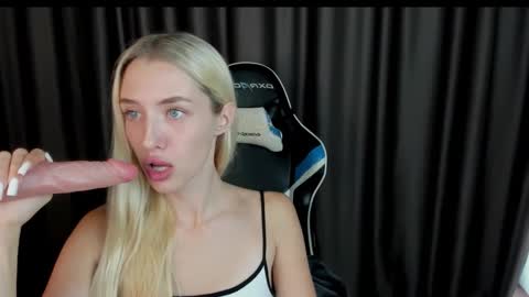 Snapshot of baby__xoxo chatting on 09/30/25, 07:13 Alice online show from 09/30/25, 07:13