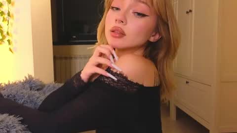 Snapshot of baby_adele chatting on 12/18/24, 11:30 bb adele online show from 12/18/24, 11:30