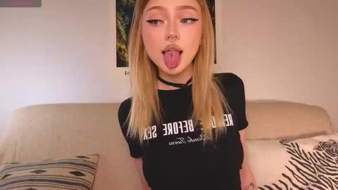 Snapshot of baby_adele chatting on 10/23/25, 06:50 bb adele online show from 10/23/25, 06:50