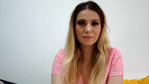 Snapshot of baby_blondee chatting on 01/25/25, 12:05 Baby Blonde online show from 01/25/25, 12:05