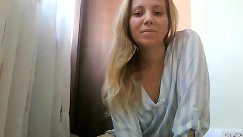 Snapshot of baby_blondee chatting on 10/28/25, 11:14 Baby Blonde online show from 10/28/25, 11:14