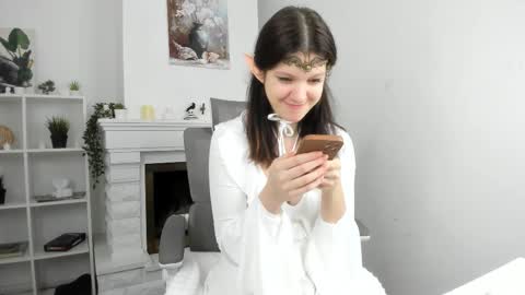 Evalena maybe just Eva online show from 11/05/25, 05:29