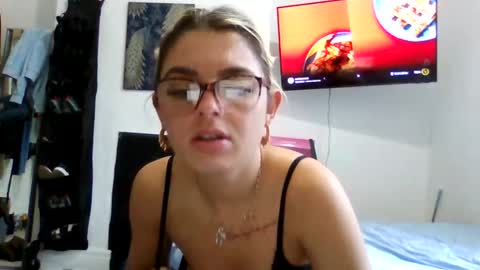 Snapshot of baby_girls2224 chatting on 02/09/26, 09:24 baby_girls2224 online show from 02/09/26, 09:24