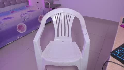 Snapshot of baby_glow01 chatting on 11/07/25, 01:00 baby_glow01 online show from 11/07/25, 01:00