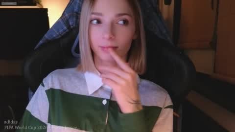 Snapshot of baby_gopn1k chatting on 12/17/25, 05:13 baby gopn1k online show from 12/17/25, 05:13