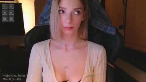 Snapshot of baby_gopn1k chatting on 12/19/25, 05:14 baby gopn1k online show from 12/19/25, 05:14