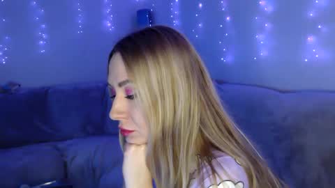 Snapshot of baby_hottye chatting on 02/08/25, 09:25 Diva x  online show from 02/08/25, 09:25