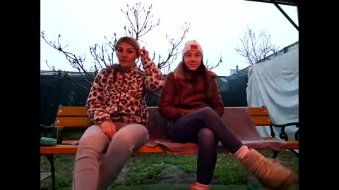 Snapshot of baby_inna chatting on 12/23/25, 06:00 Inna online show from 12/23/25, 06:00