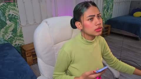 Snapshot of baby_julieta00 chatting on 05/21/26, 11:28 Julieta online show from 05/21/26, 11:28