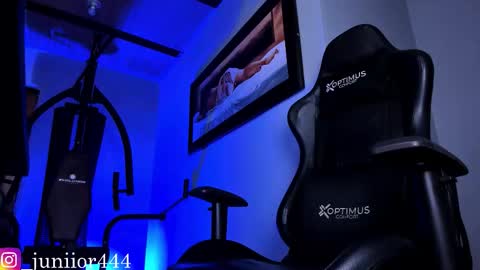 Junior       Independent Model online show from 12/20/25, 04:52