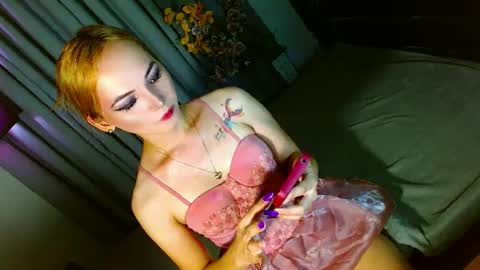 Snapshot of baby_kira1988 chatting on 01/06/25, 01:08 Your Baby Kira online show from 01/06/25, 01:08