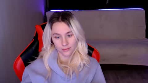 baby_kitte online show from 12/12/24, 12:38