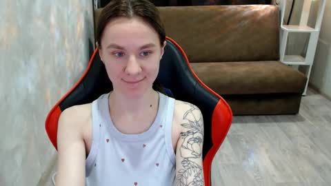 baby_kitte online show from 12/19/25, 03:02