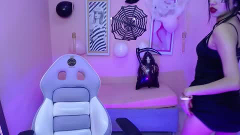 Snapshot of baby_kitty_x chatting on 10/31/25, 01:01 baby_kitty_x online show from 10/31/25, 01:01