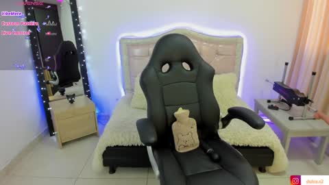 Snapshot of baby_love03 chatting on 01/01/25, 01:48 Dulce Stefa online show from 01/01/25, 01:48