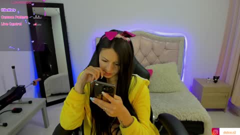 Snapshot of baby_love03 chatting on 01/24/25, 10:21 Dulce Stefa online show from 01/24/25, 10:21