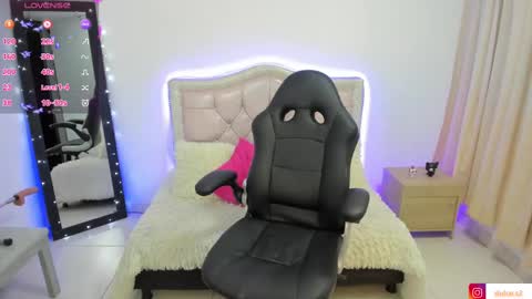 Snapshot of baby_love03 chatting on 02/20/25, 08:50 Dulce Stefa online show from 02/20/25, 08:50