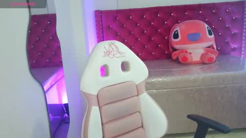 Snapshot of baby_nicols_m chatting on 02/17/26, 10:56 Nico online show from 02/17/26, 10:56