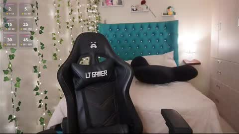 Snapshot of babyangiee chatting on 03/04/25, 11:32 Instagram online show from 03/04/25, 11:32