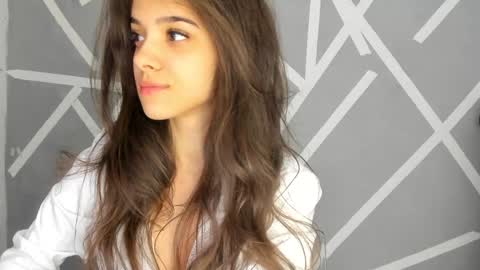 Snapshot of babyaylin chatting on 01/03/25, 07:49 Aylin online show from 01/03/25, 07:49