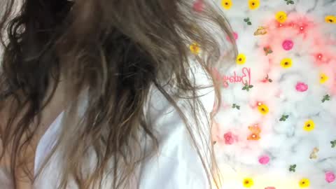 Snapshot of babyaylin chatting on 02/06/25, 09:00 Aylin online show from 02/06/25, 09:00