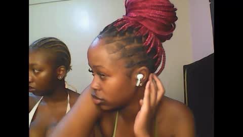 Snapshot of babybrown20 chatting on 06/10/26, 04:12 babybrown online show from 06/10/26, 04:12