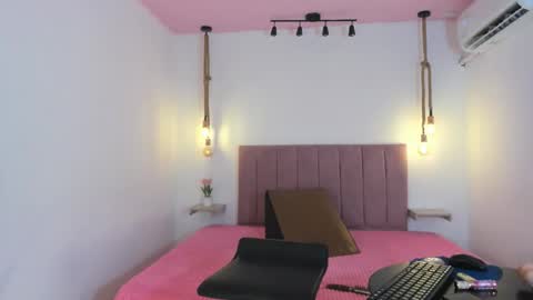 Snapshot of babybrown__ chatting on 11/26/25, 05:25 babybrown__ online show from 11/26/25, 05:25