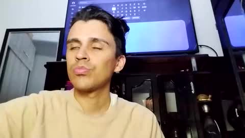 Snapshot of babydarkpink chatting on 11/05/25, 01:38 Dani online show from 11/05/25, 01:38