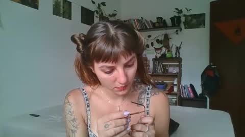 Snapshot of babydemon6 chatting on 12/13/24, 01:33 babydemon6 online show from 12/13/24, 01:33