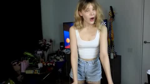 Snapshot of babydi_ chatting on 11/09/25, 05:22 hiii honey im Diana 3 online show from 11/09/25, 05:22