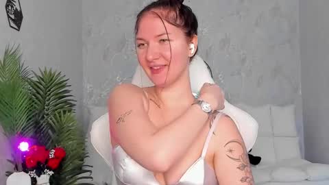 Snapshot of babyisperfect chatting on 10/05/25, 05:06 Sophia online show from 10/05/25, 05:06