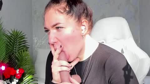 Snapshot of babyisperfect chatting on 10/14/25, 04:02 Sophia online show from 10/14/25, 04:02