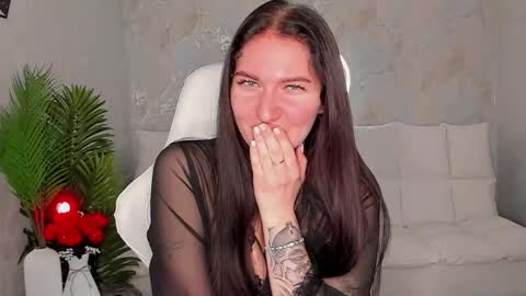 Snapshot of babyisperfect chatting on 11/23/25, 03:28 Sophia online show from 11/23/25, 03:28