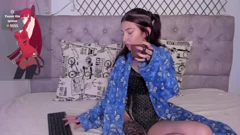 Snapshot of babylissie chatting on 01/12/25, 12:55 babylissie online show from 01/12/25, 12:55