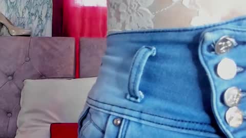 Snapshot of babylissie chatting on 12/01/25, 01:49 babylissie online show from 12/01/25, 01:49