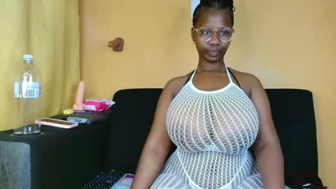 Snapshot of babyluciax chatting on 06/24/26, 06:12 babyluciax online show from 06/24/26, 06:12