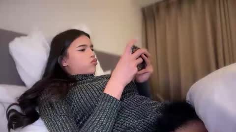 babysabrinaxx online show from 12/15/25, 08:40