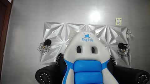 Snapshot of babyschoolgiirl chatting on 10/24/25, 12:01 Xime Lions online show from 10/24/25, 12:01