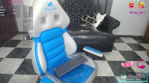 Snapshot of babyschoolgiirl chatting on 12/20/25, 02:18 Xime Lions online show from 12/20/25, 02:18