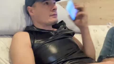 Snapshot of bach77 chatting on 03/10/25, 10:48 bach online show from 03/10/25, 10:48