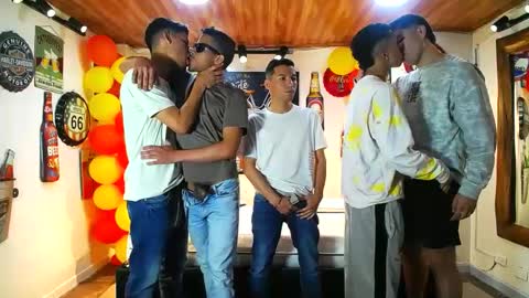 Snapshot of backyardigans chatting on 02/14/25, 06:40 backyardigans online show from 02/14/25, 06:40