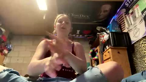 Snapshot of badazzcici chatting on 11/22/25, 03:38 badazzcici online show from 11/22/25, 03:38