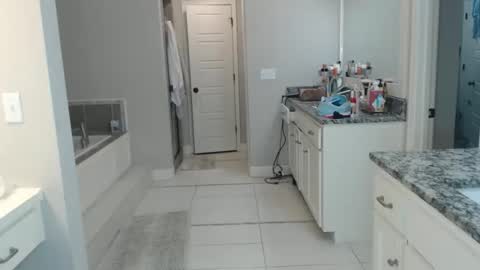 Snapshot of badboyson65 chatting on 04/04/26, 04:33 HotWifeFun32 online show from 04/04/26, 04:33