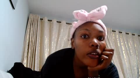 Snapshot of baddestslut001 chatting on 06/25/26, 04:11 baddestslut001 online show from 06/25/26, 04:11