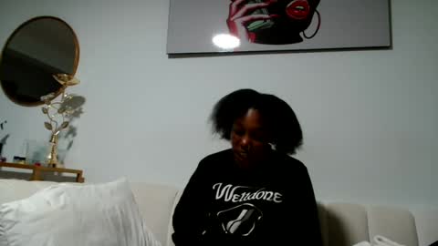 Snapshot of baddestslut001 chatting on 07/11/26, 06:10 baddestslut001 online show from 07/11/26, 06:10