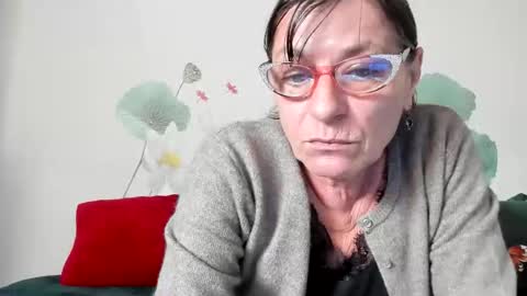 Snapshot of badgg chatting on 10/10/25, 12:48 Gina online show from 10/10/25, 12:48