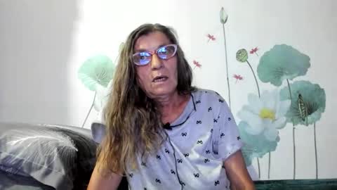 Snapshot of badgg chatting on 06/04/26, 03:40 Gina online show from 06/04/26, 03:40