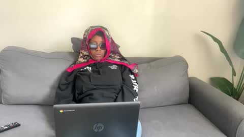 badgurldnay online show from 11/11/25, 08:20